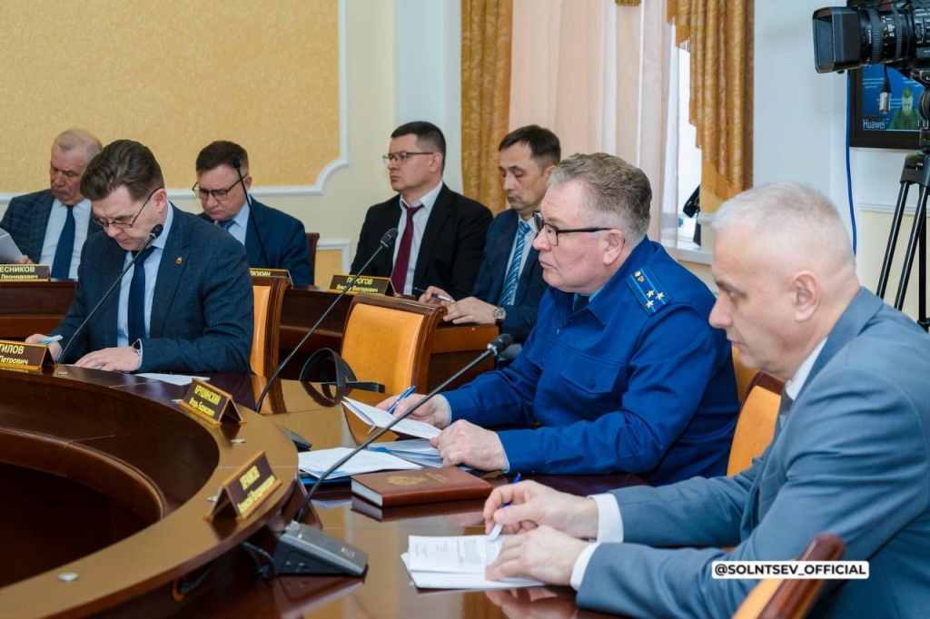 Правительство Оренбуржья направит 300 млн на больницу и усилит контроль за долгами УК