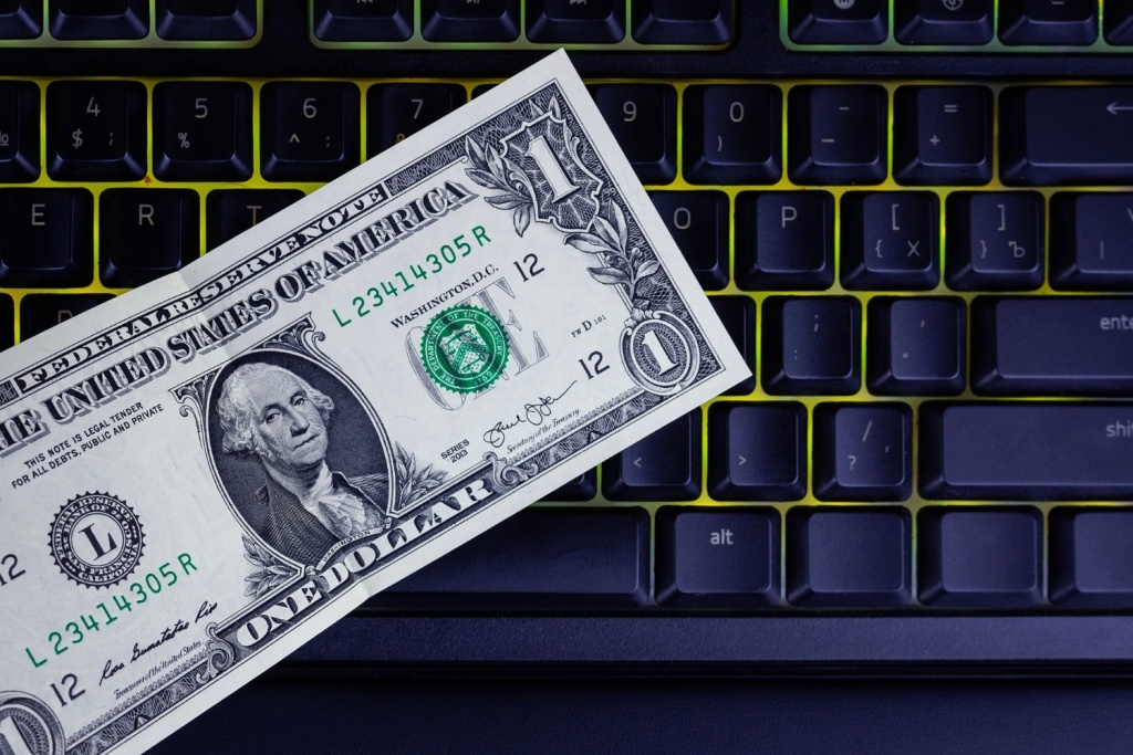 Курс доллара на Forex превысил 103 рубля, евро - 108 рублей