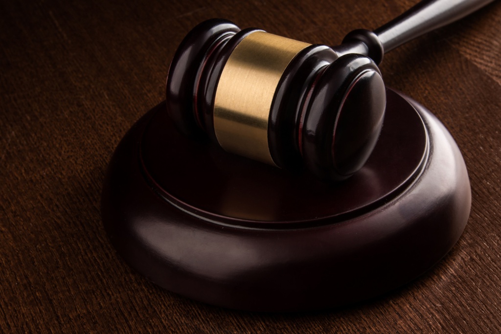 В Югре бывшего руководителя муниципального учреждения будут судить за коррупционные преступления при установке откидных пандусов в домах