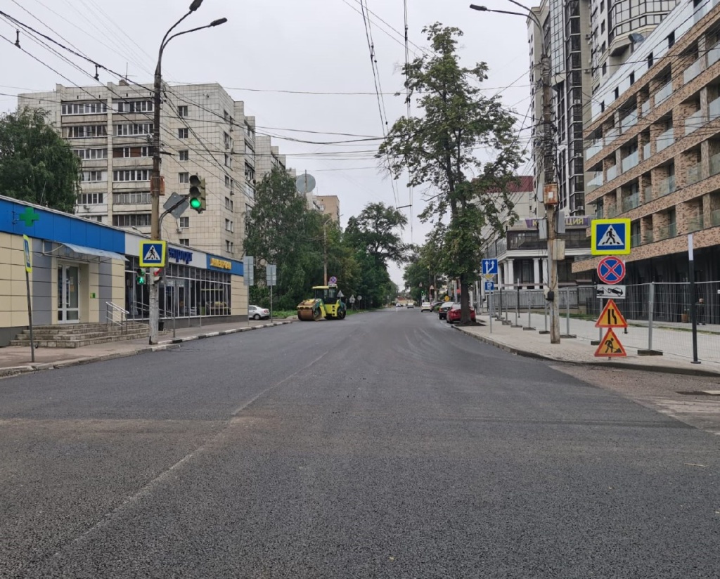В Воронеже подрядчики приступили к укладыванию асфальта на дорогах в частном секторе В Воронеже подрядчики приступили к укладыванию асфальта на дорогах в частном секторе