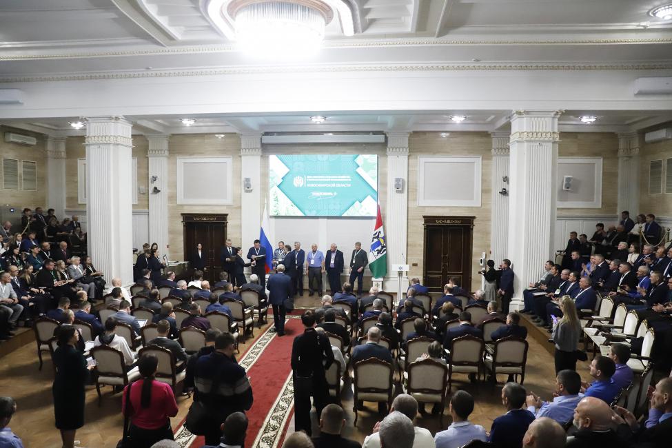 Председатель Заксобрания Новосибирской области Андрей Шимкив поздравил аграриев с профессиональным праздником