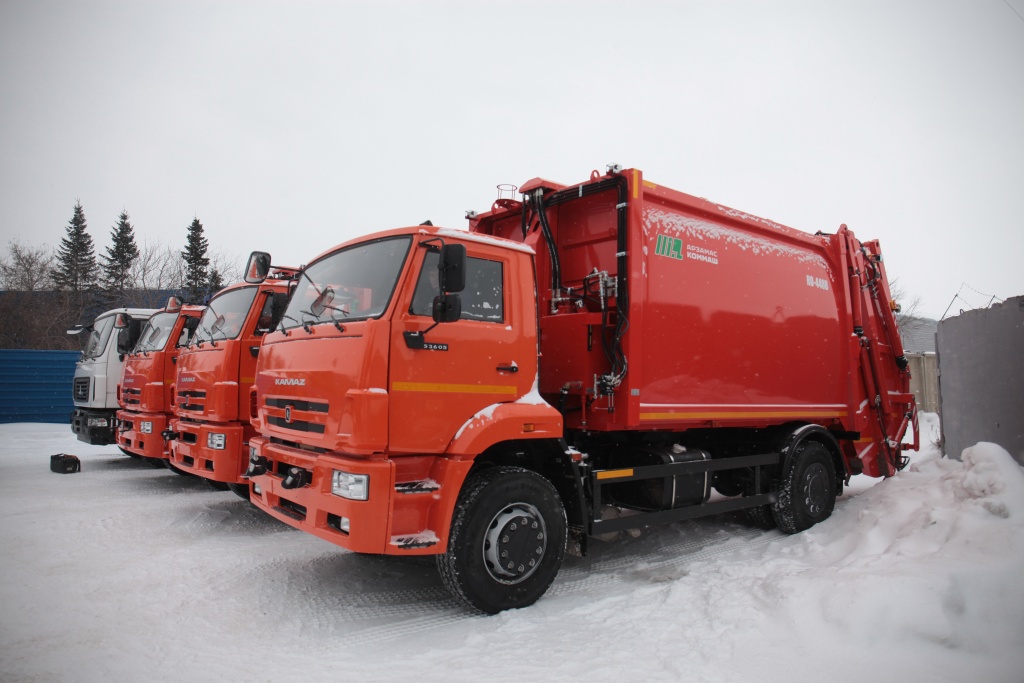 Для водителей мусоровозов в Новосибирске закупили 600 смартфонов