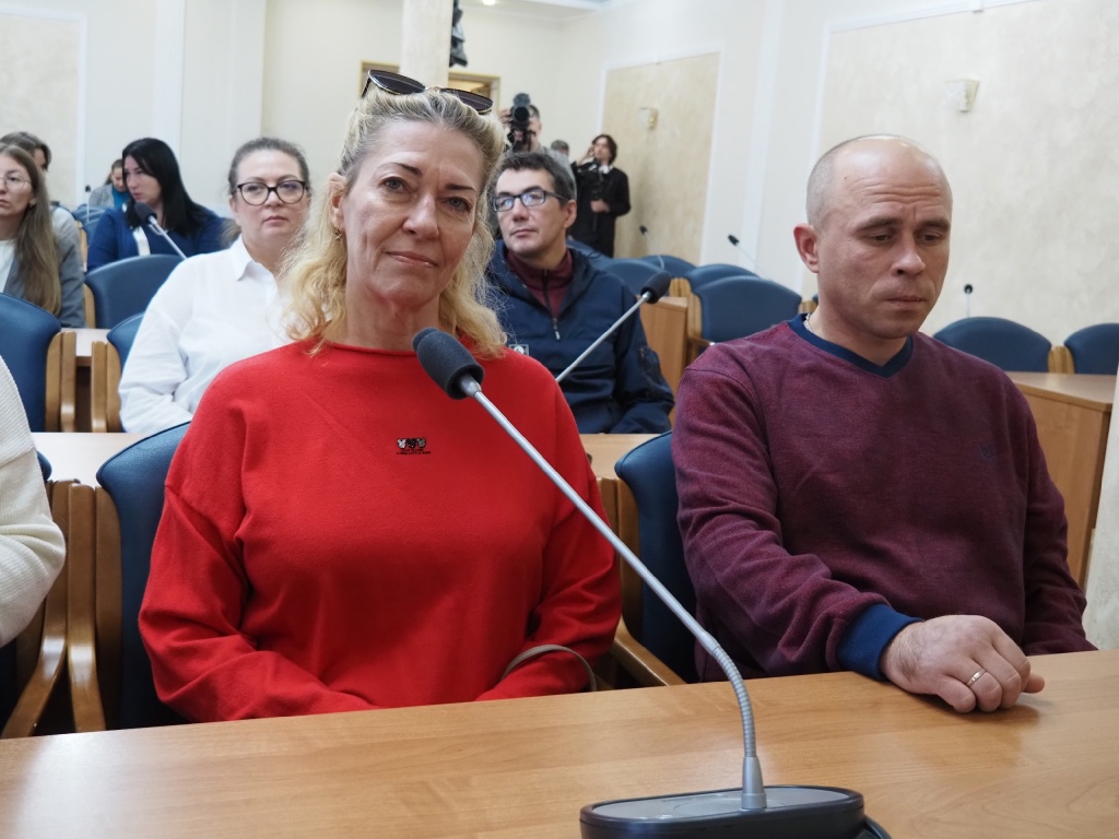 Депутаты городской Думы подарили воронежским семьям ветеранов и участников СВО билеты в театр