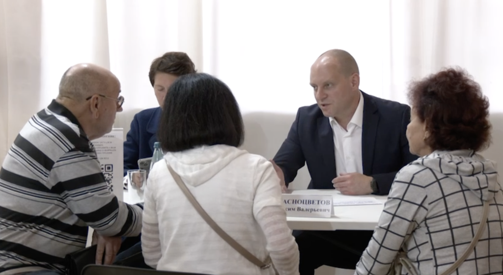 Выездной диалог с жителями продолжается: в Красноармейске Глава округа ответил на вопросы жителей Выездной диалог с жителями продолжается: в Красноармейске Глава округа ответил на вопросы жителей