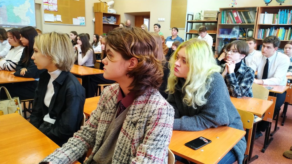В Новосибирске участник СВО поговорил о важном со старшеклассниками В Новосибирске участник СВО поговорил о важном со старшеклассниками
