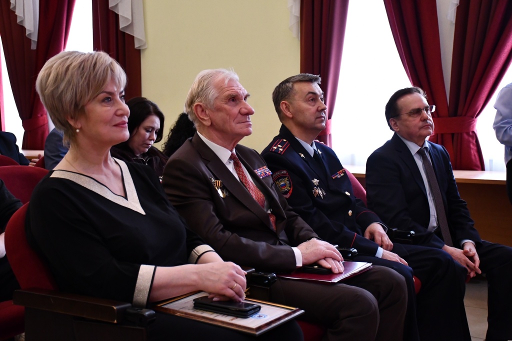 Александр Кузьмичёв поздравил ветеранов органов внутренних дел с праздником и 65‑летием Ивановского областного отделения организации ветеранов