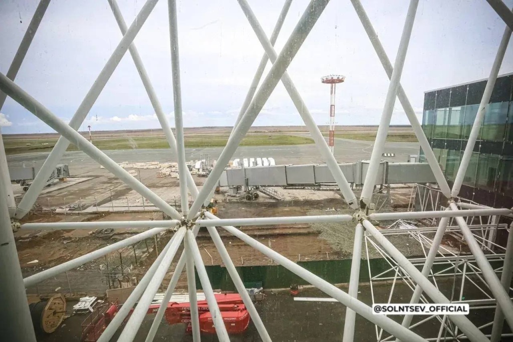 Губернатор Оренбуржья и замминистра транспорта РФ оценили темпы строительства нового аэровокзала