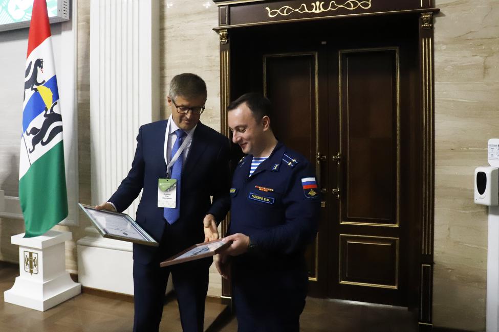 Председатель Заксобрания Новосибирской области Андрей Шимкив поздравил аграриев с профессиональным праздником