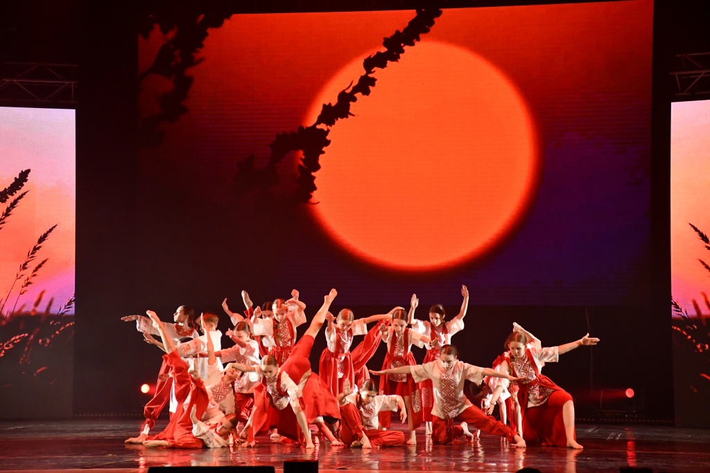 40 лет вдохновения и движения: театр танца „Нон‑Стоп“ с юбилеем поздравил Председатель Ивановской гордумы Александр Кузьмичёв 40 лет вдохновения и движения: театр танца „Нон‑Стоп“ с юбилеем поздравил Председатель Ивановской гордумы Александр Кузьмичёв