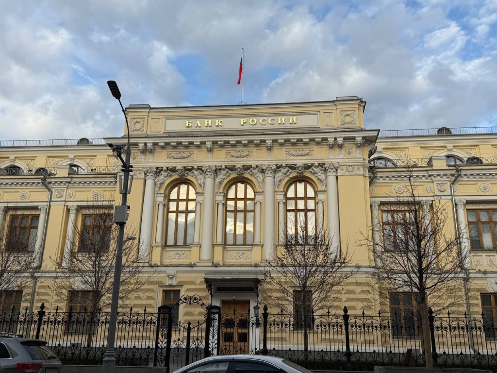 ЦБ, Сбербанк и спецпочта получили право отражать атаки беспилотников ЦБ, Сбербанк и спецпочта получили право отражать атаки беспилотников