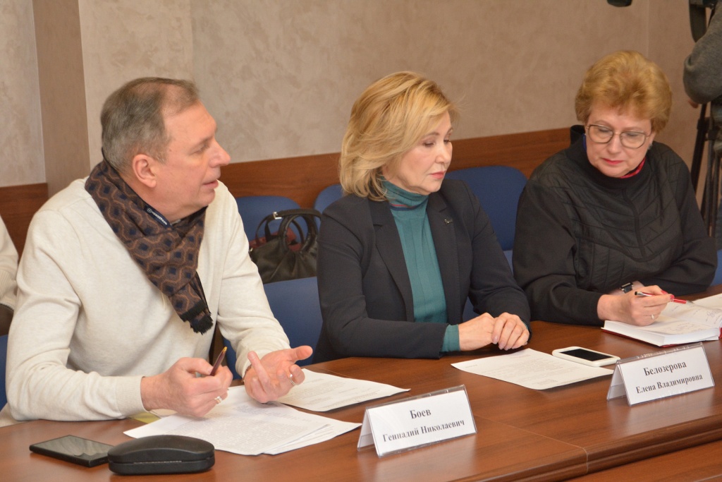 В Воронеже решают проблему парковок для машин неотложной помощи: депутаты гордумы инициировали изменения в закон