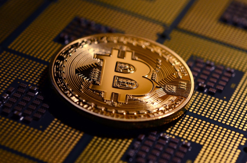 Биткоин опустился до 111 тысяч долларов: крипторынок переживает масштабную коррекцию