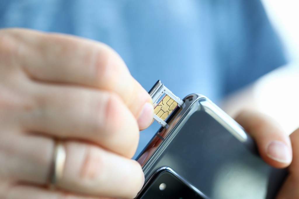 На «Госуслугах» появится возможность установить самозапрет на оформление SIM-карт